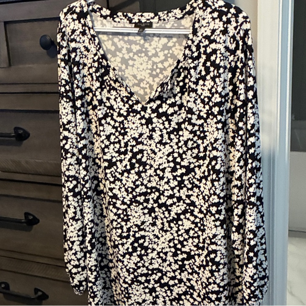 Talbots Black & White Floral V-Neck Long Sleeve Dress
